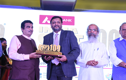 Union Minister Mr. Nitin Gadkari Handing Over The India SME 100 Award